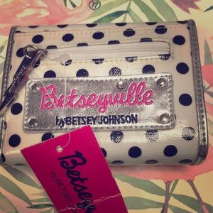 Betseyville wallet NWT